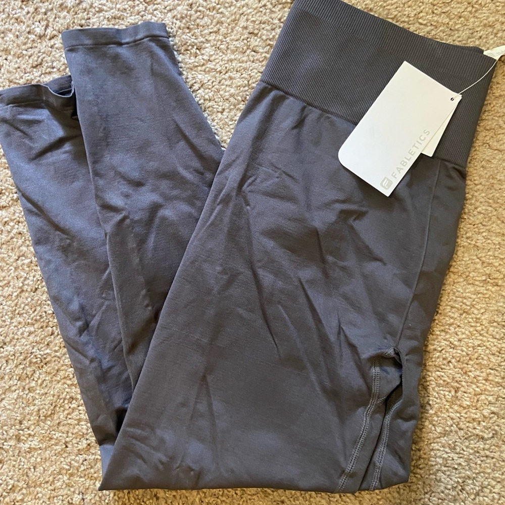 NWT XL Fabletics Gray leggings